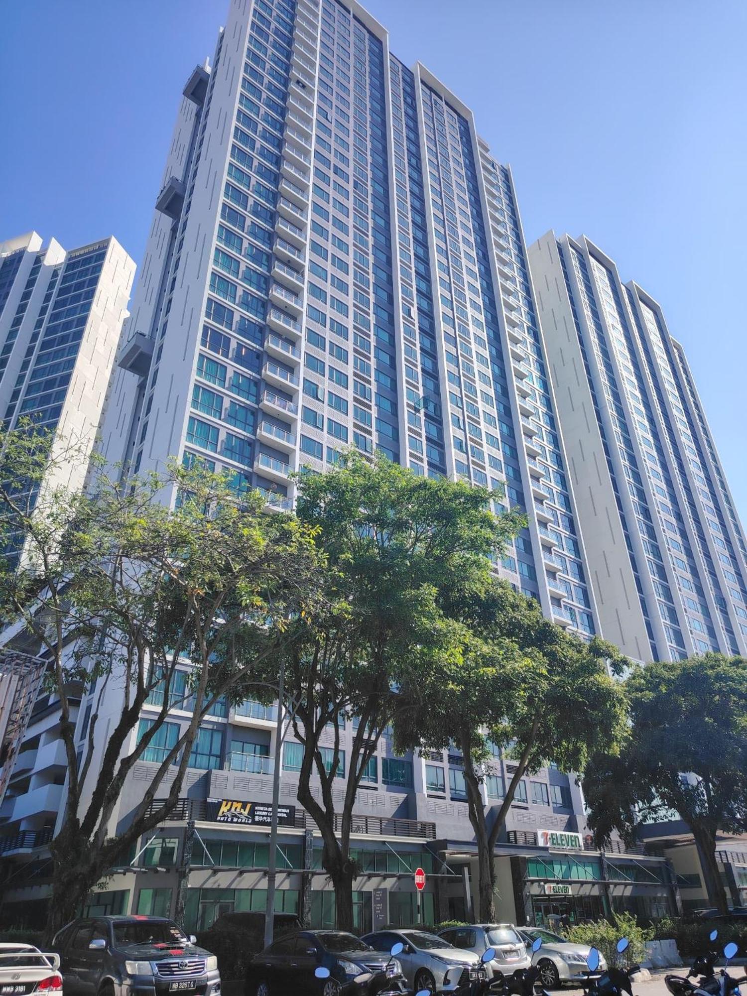 Greenfield Residence With Amazing Pool View And High-Speed Wi-Fi Petaling Jaya Esterno foto