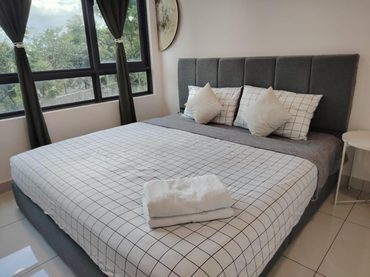 Greenfield Residence With Amazing Pool View And High-Speed Wi-Fi Petaling Jaya Esterno foto