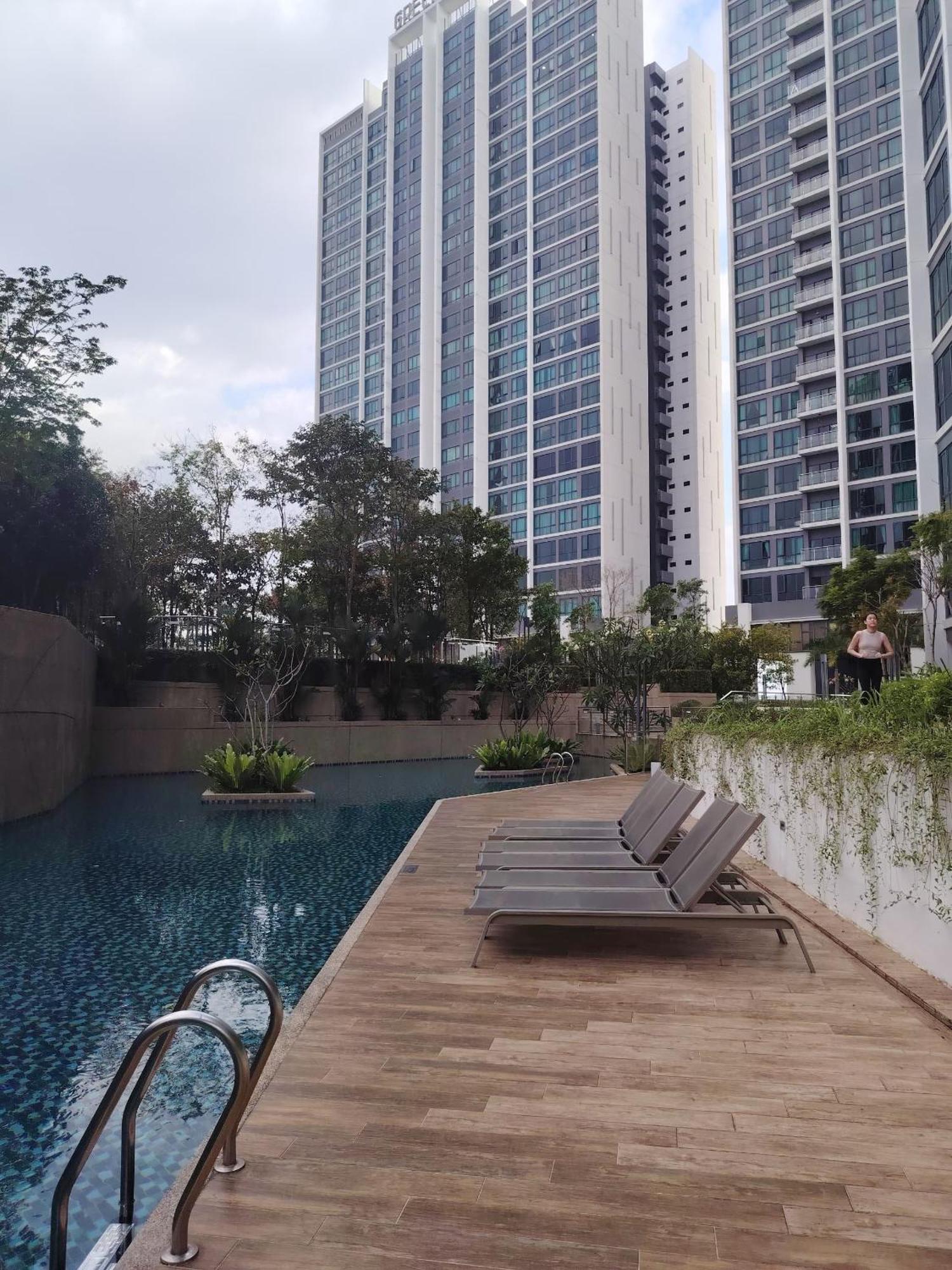 Greenfield Residence With Amazing Pool View And High-Speed Wi-Fi Petaling Jaya Esterno foto