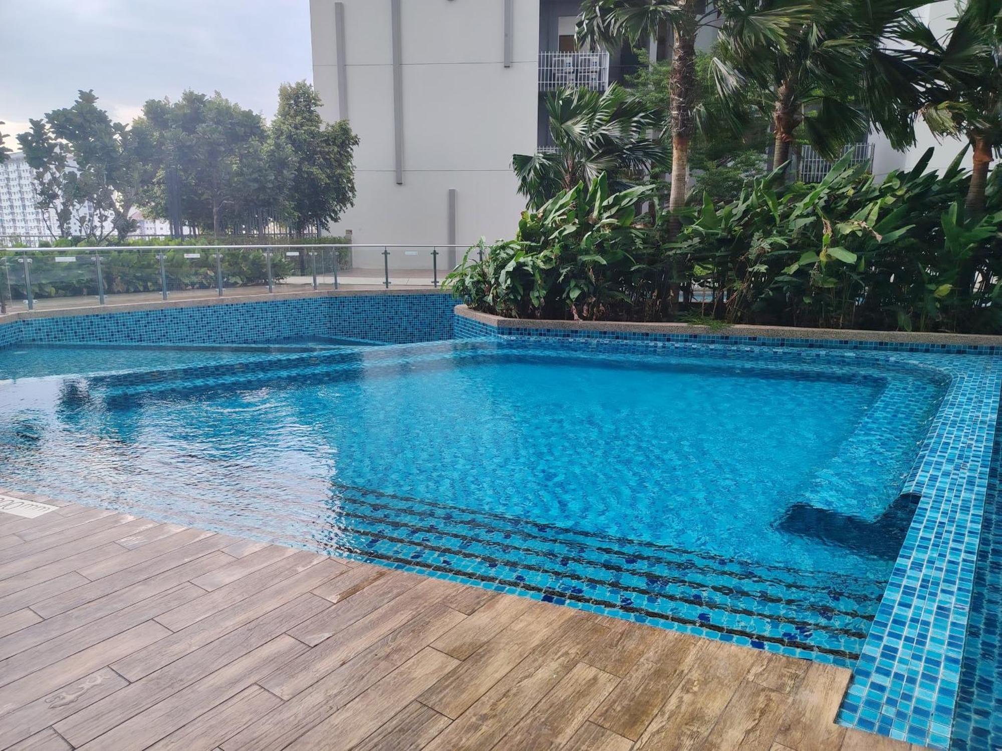 Greenfield Residence With Amazing Pool View And High-Speed Wi-Fi Petaling Jaya Esterno foto