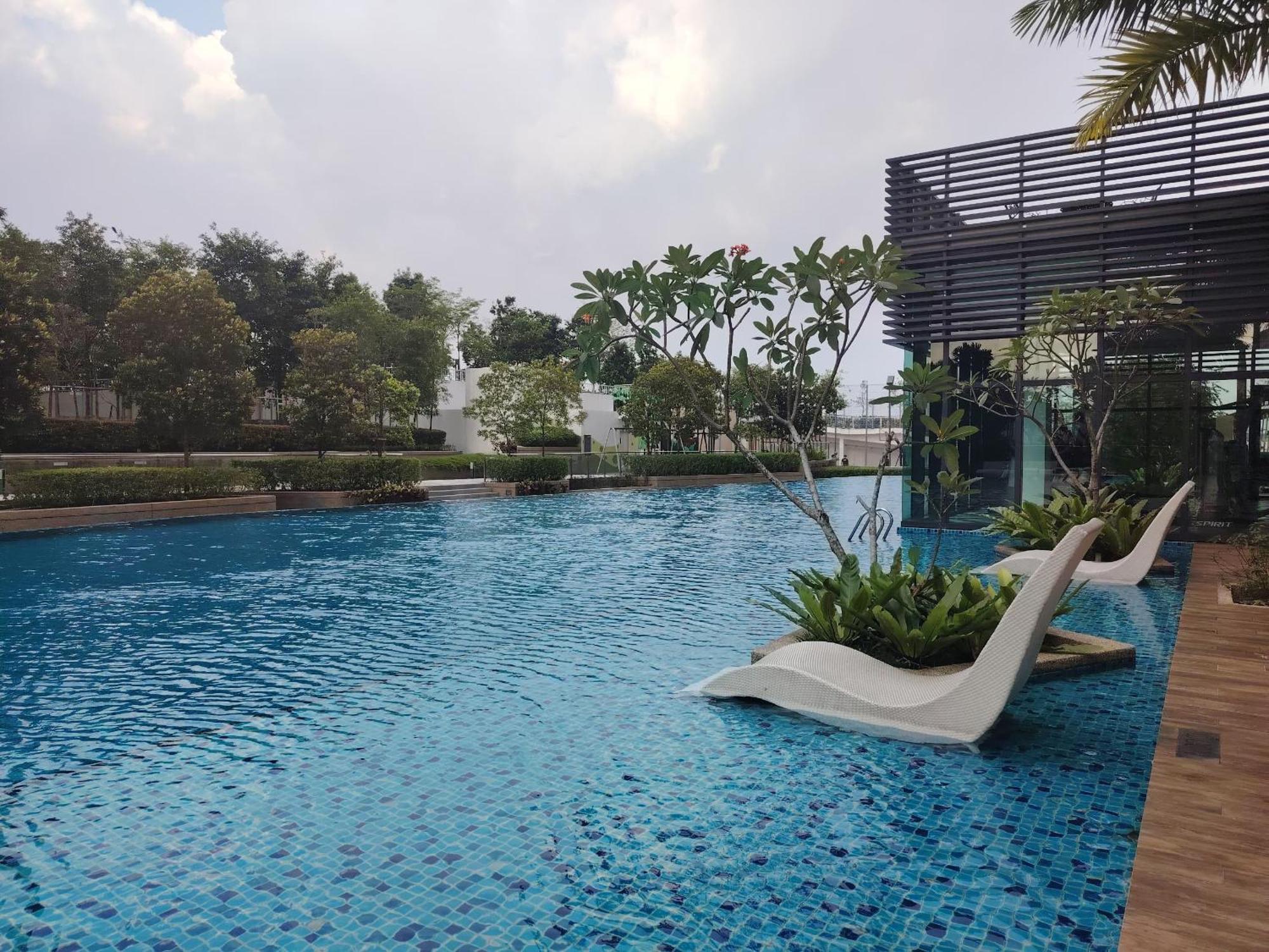 Greenfield Residence With Amazing Pool View And High-Speed Wi-Fi Petaling Jaya Esterno foto