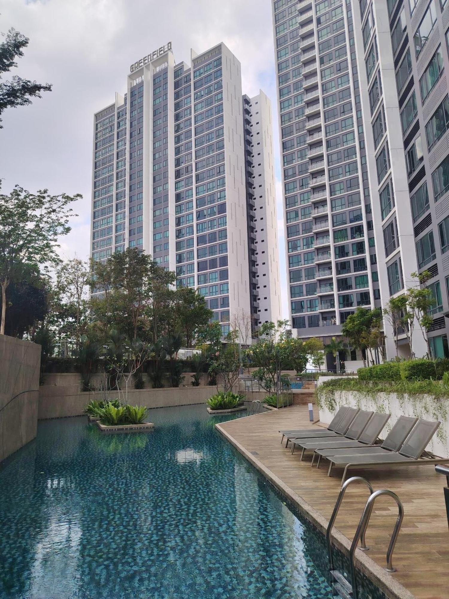 Greenfield Residence With Amazing Pool View And High-Speed Wi-Fi Petaling Jaya Esterno foto