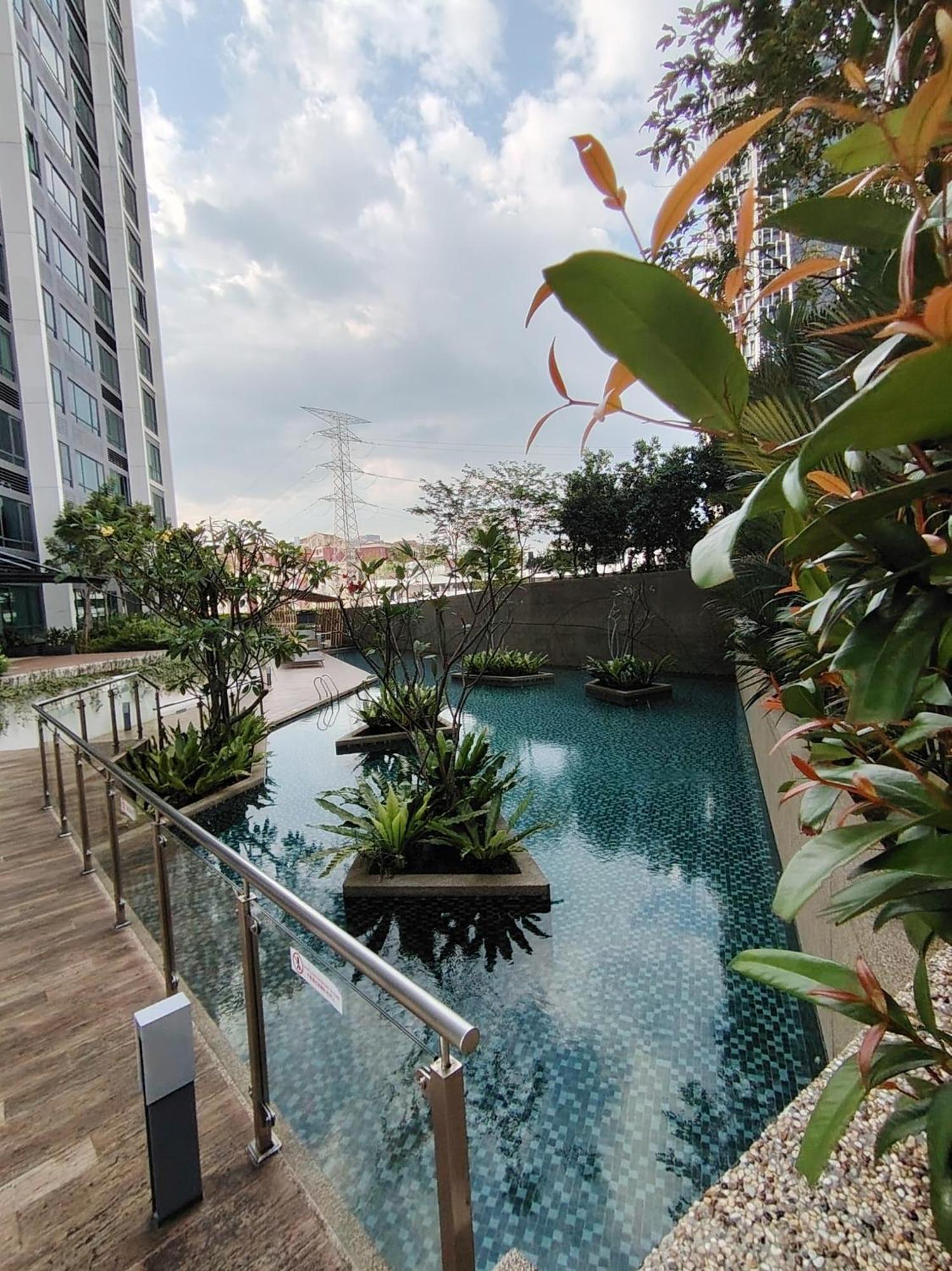 Greenfield Residence With Amazing Pool View And High-Speed Wi-Fi Petaling Jaya Esterno foto